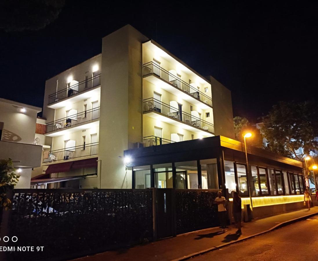 Hotel Garisenda B&B - In Centro A Riccione - Kültér fotó