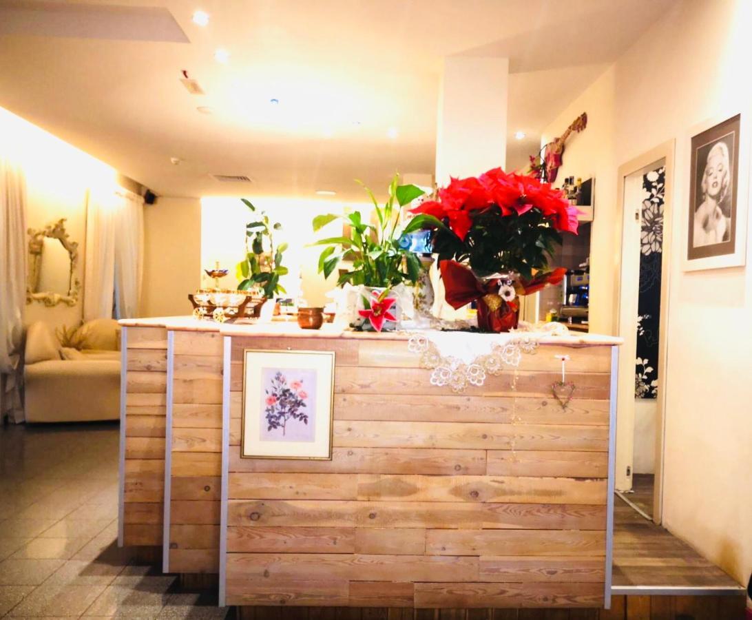 Hotel Garisenda B&B - In Centro A Riccione - Kültér fotó