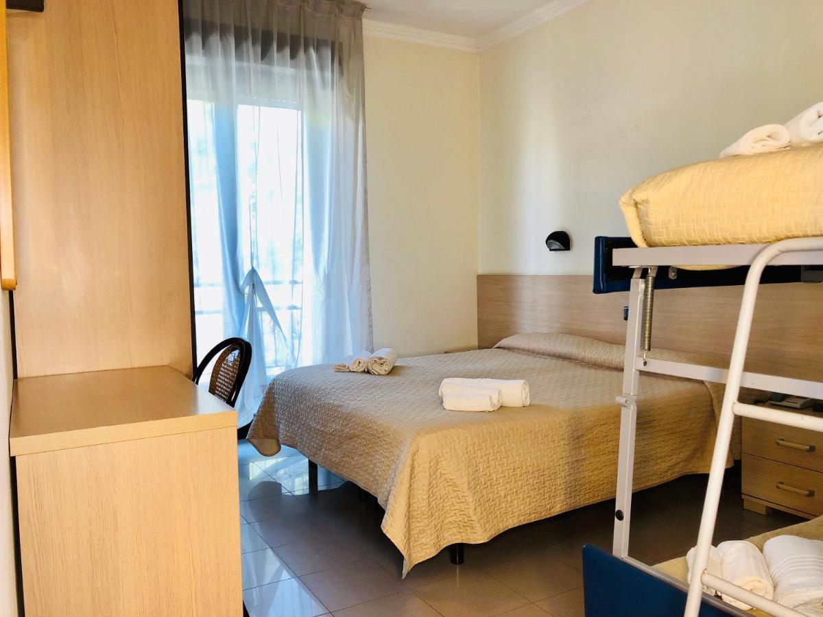 Hotel Garisenda B&B - In Centro A Riccione - Kültér fotó
