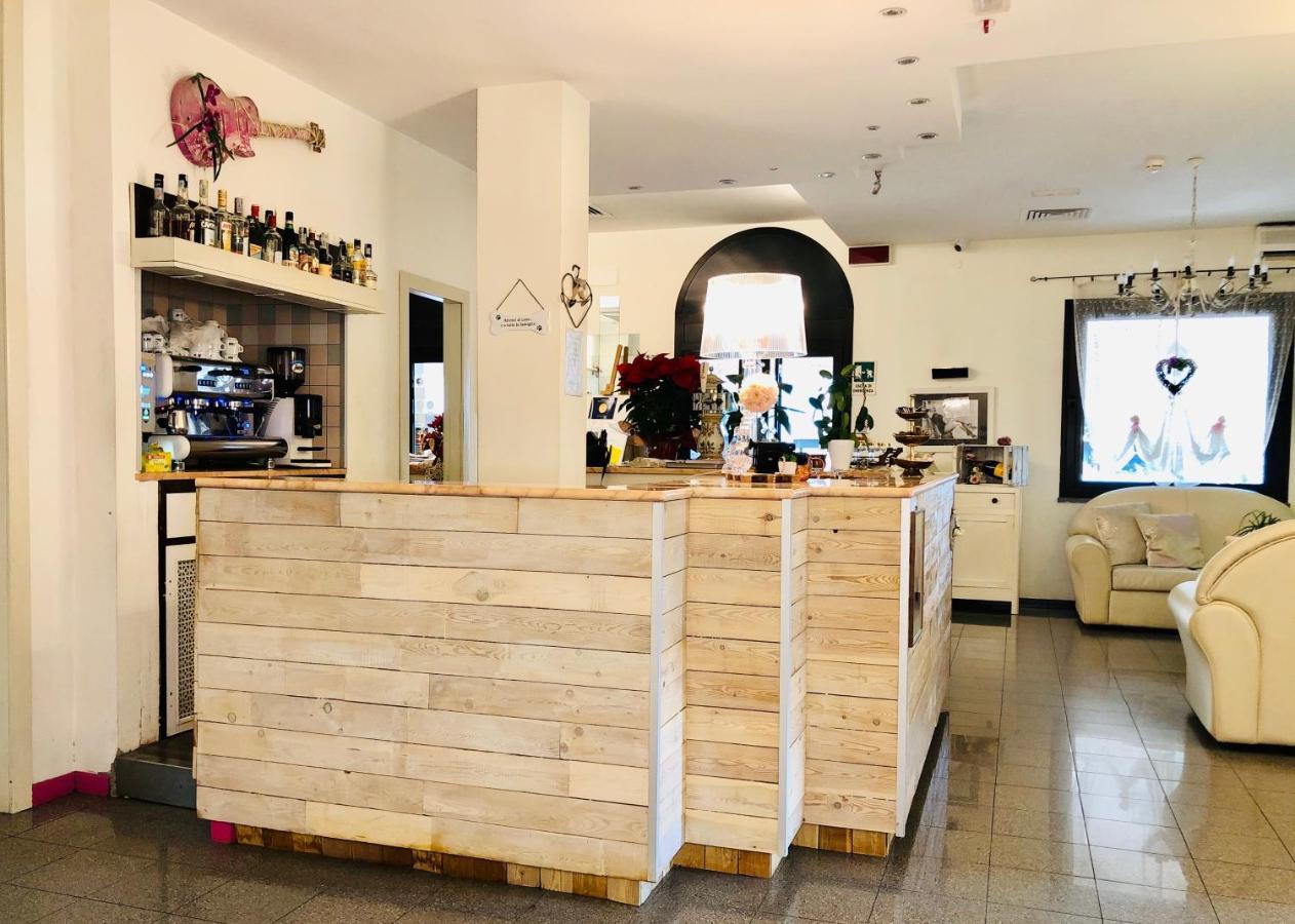 Hotel Garisenda B&B - In Centro A Riccione - Kültér fotó